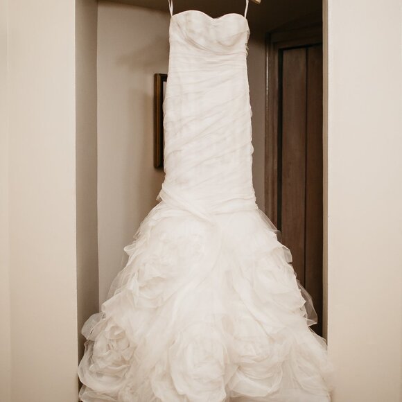 Vera Wang Wedding Dress - size 2 (street size 4) - Picture 1 of 3